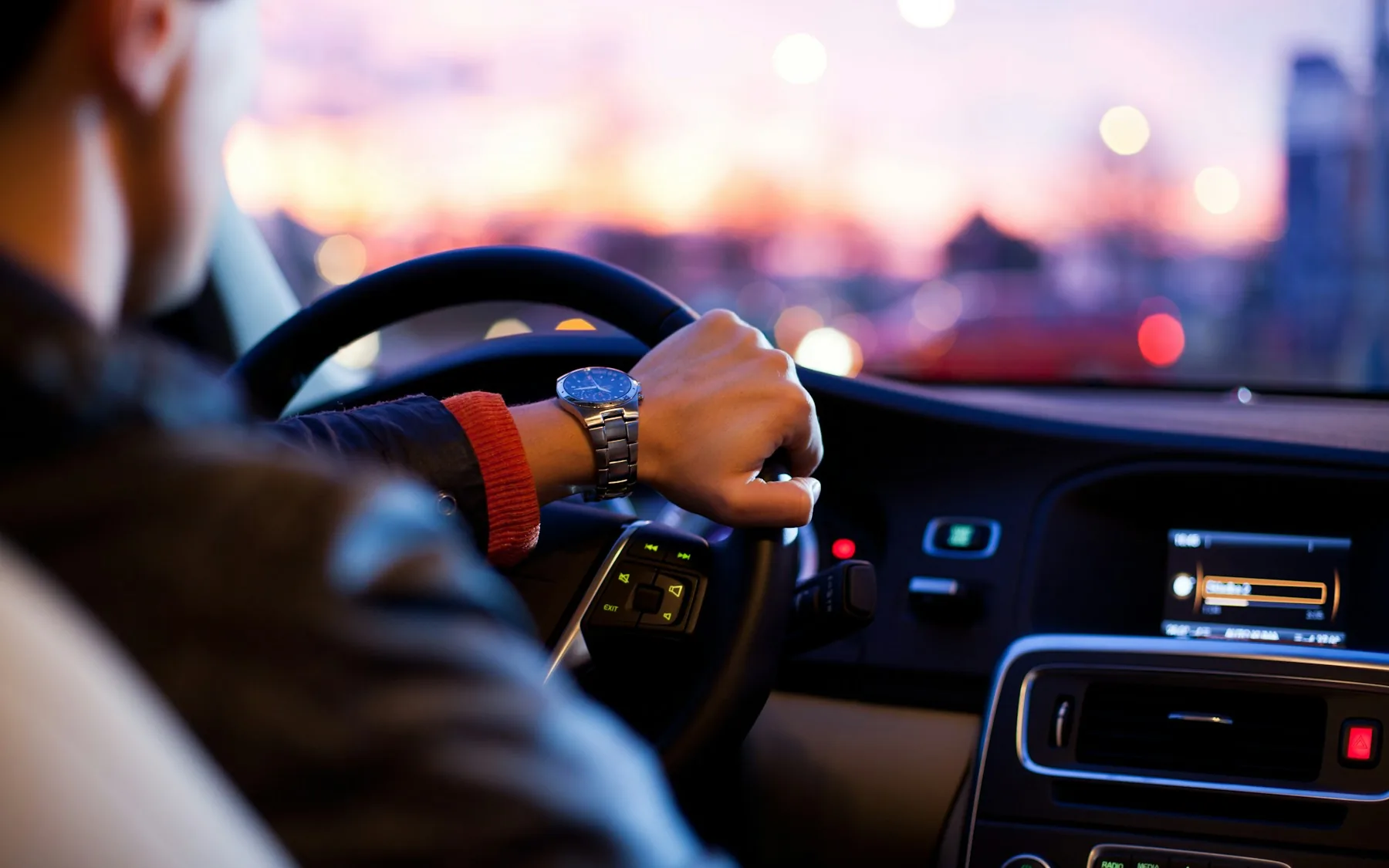 Volan de autoturism văzut din habitaclu, inel de mărime M